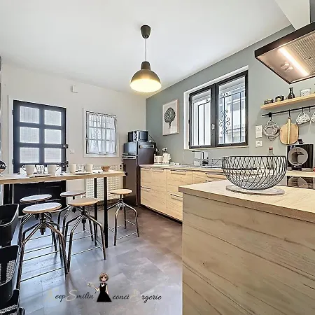 Prázdninový dům Maison Rejeanne, Retro Chic Pres De Lourdes Pontacq