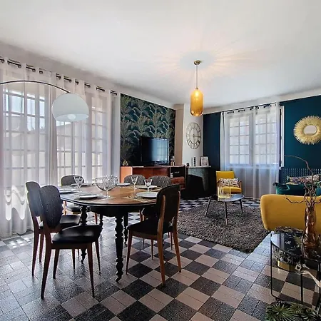 Prázdninový dům Maison Rejeanne, Retro Chic Pres De Lourdes Pontacq